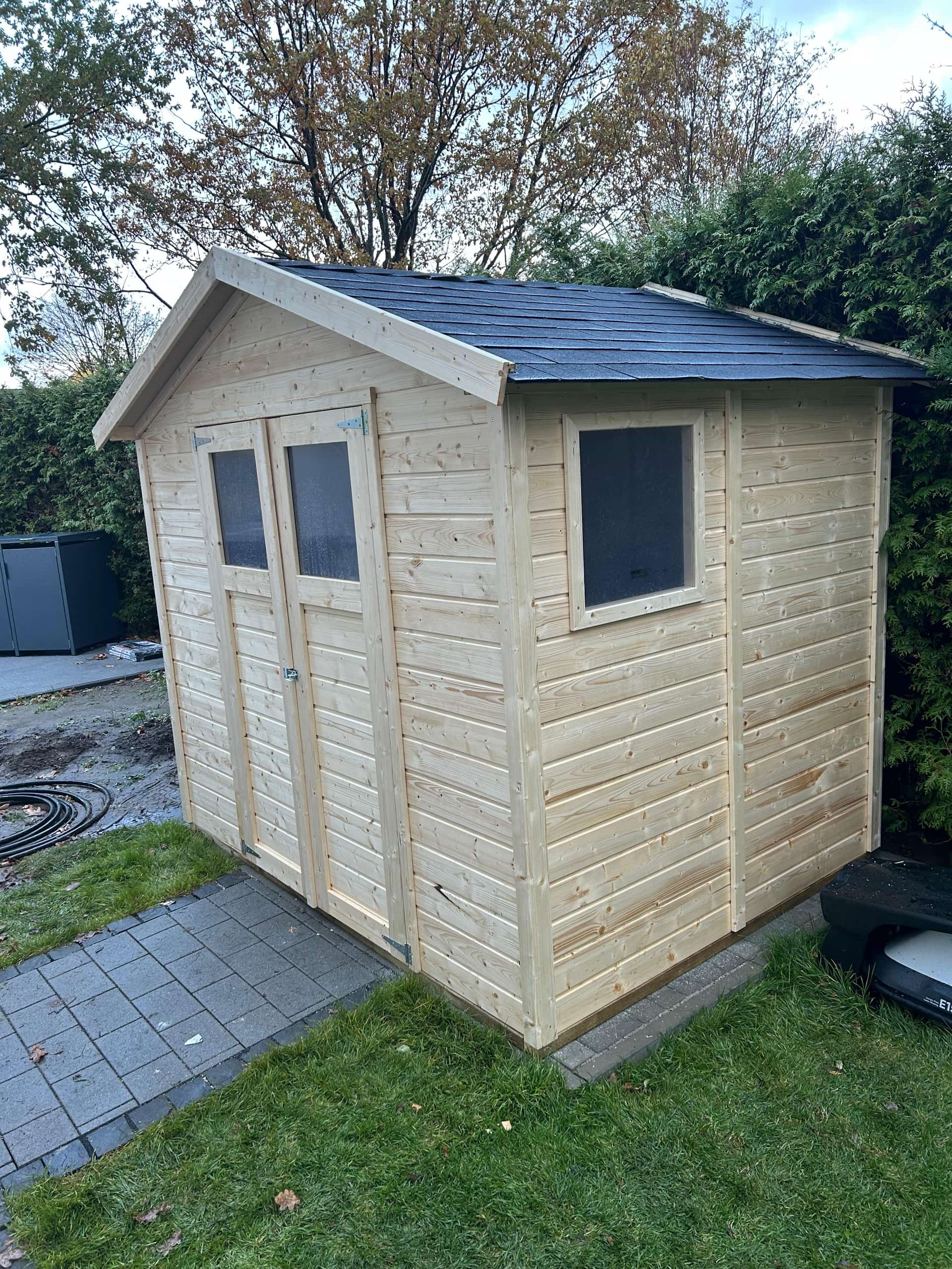 Hexa Bau Montage bei der Arbeit